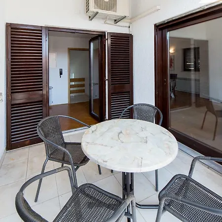 Lito Apartmán