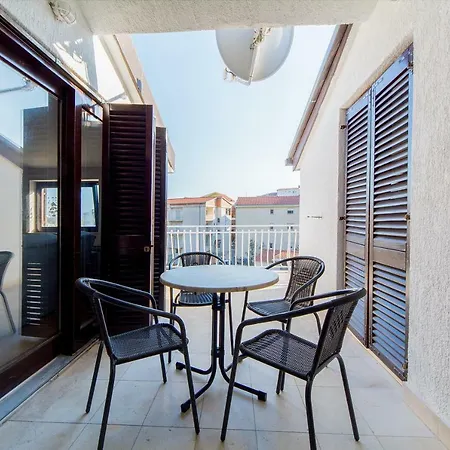 Lito Apartment